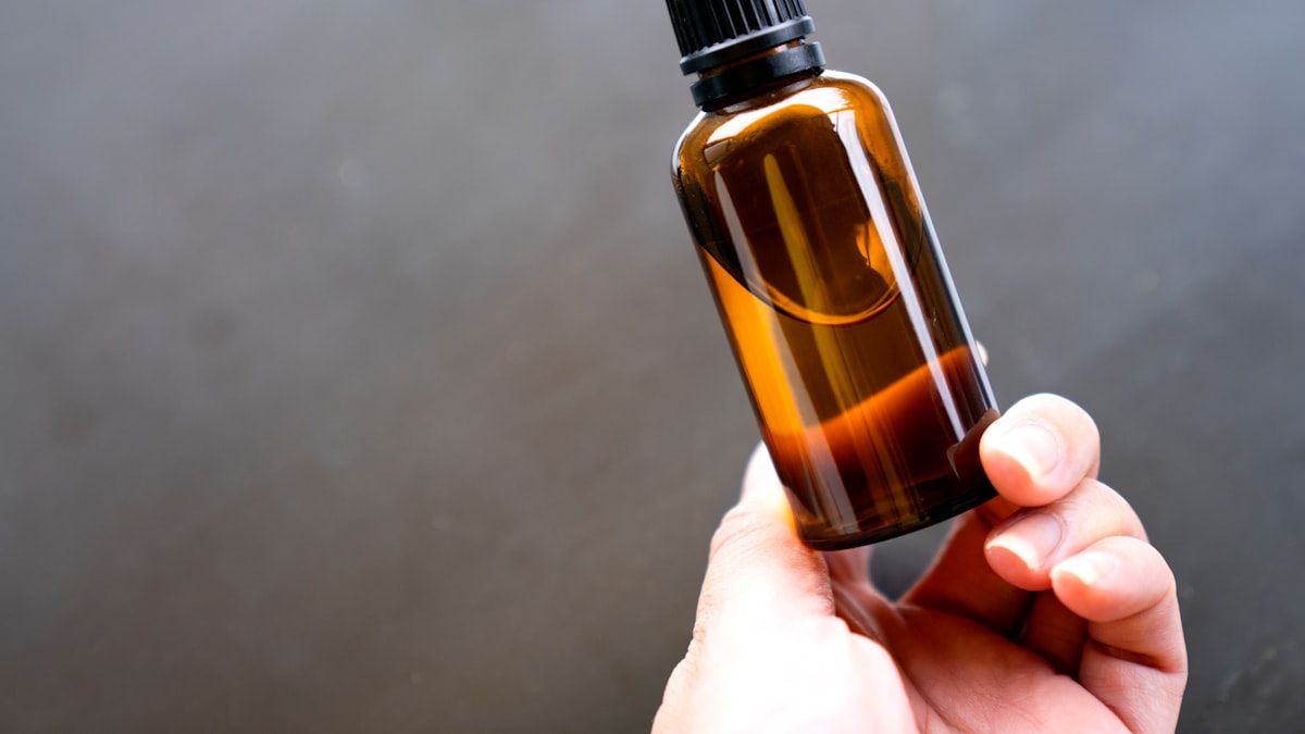 精油與芳療入門完整指南：三種用法、安全稀釋與頭皮運用